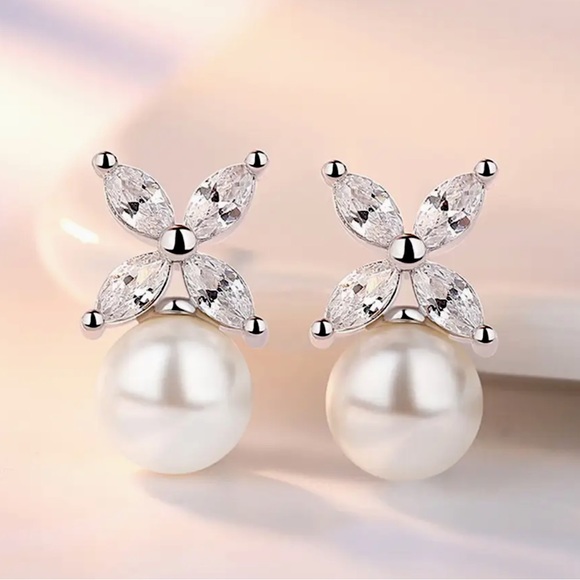 🌟 Sterling Silver 925 CZ Faux Pearl Stud Earrings - Picture 3 of 4